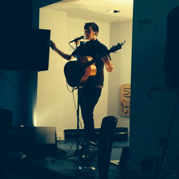 180MediaUK's tweet photo. Having an absolutely brilliant night at Live at the Lounge! @roowalker being his immensely entertaining self. http://t.co/0Wx1FwjjEr