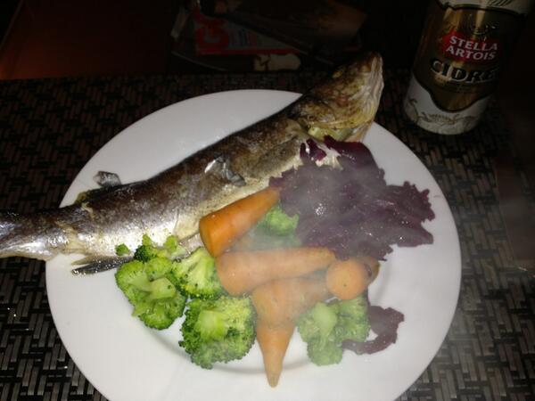 S_Trinder's tweet photo. Perfect dinner cooked by a pretty perfect woman @ajkevern #delicious http://t.co/LlsmszfCWY