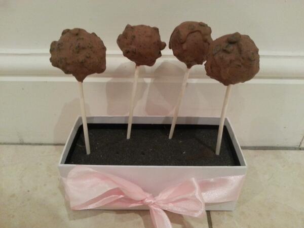 Poptastic2's tweet image. Yummy cookies and cream pop cakes