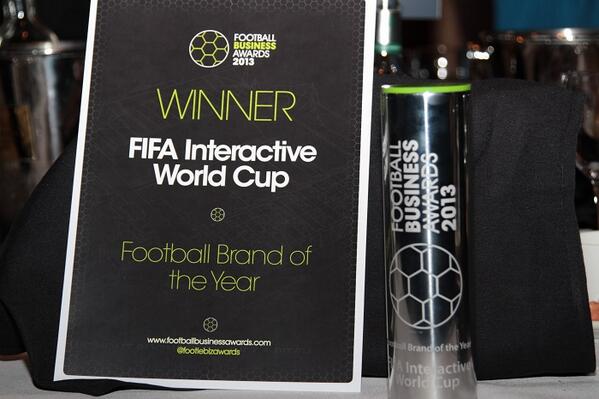 fifacom_pt's tweet photo. @FIWC foi escolhida "Football Brand of the Year" pelo @footiebizawards #FBA2013 http://t.co/6Uv2ZOBrLm