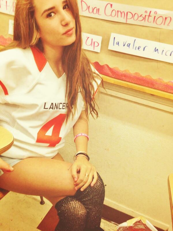 Liat00sh's tweet image. That football jersey life tho😍 #michaelcampos #toohottofunction