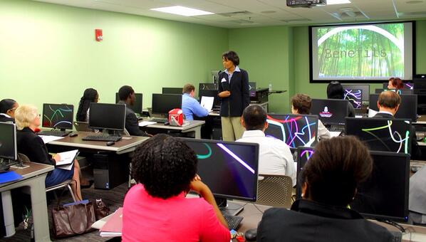 CFairOrg's tweet image. Interview Tips #Workshop with #DonnaMack had great attendance at the @IT_oLogy #CareerFair