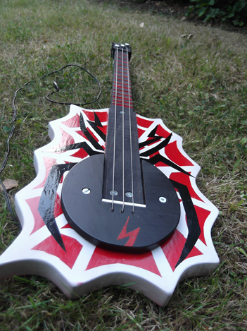 anya_rose_'s tweet photo. kinda old, but I made an MCR electric guitar in product design a few months ago designed for @FrankIero http://t.co/XjW2VznpvJ