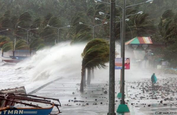 10.000 muertos SUPER TIFON #HAIYAN - Evento único en la Historia Humana -  Actualizaciones - Página 4 BYkncVmCAAAygZZ