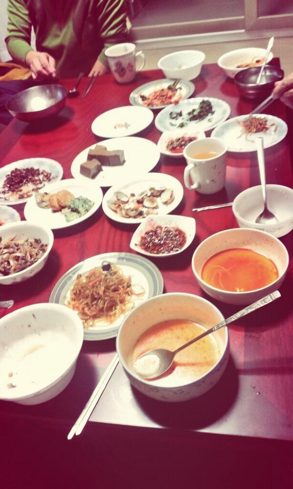 hcylove's tweet photo. 할머니 생신~~~폭풍 흡입 신공 후~~~현장~~~~^^ http://t.co/j8RJVCyT5i