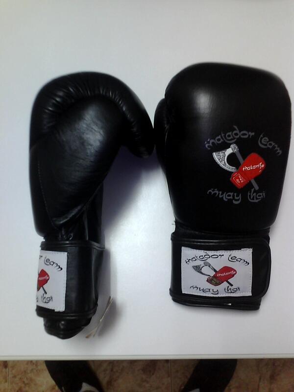 pablovg3's tweet image. Nueva adquisición! Guantes del equipo! #MTTeam