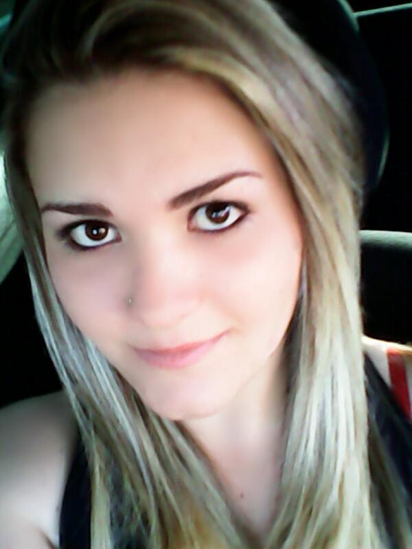 annahOdy's tweet photo. "Quando estiver difícil ficar de pé, ajoelhe-se e peça com fé." http://t.co/TVbx2klIET