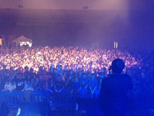 loveoflesbian's tweet photo. Arriba #LaRodaLOL http://t.co/aiKeuNJed7