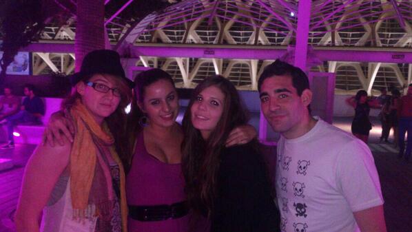 Monarqui92's tweet photo. En umbracle con las golfas @Anaa_ddb92  @Nadatriz  y laura  os kierooo http://t.co/MseIC8TvMR