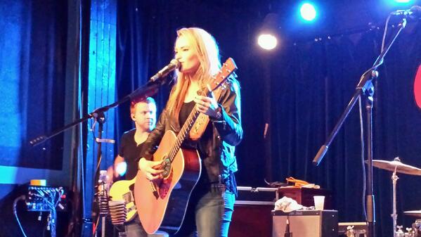 HughMRobert's tweet photo. Great concert tonight by @bribagwell benefiting US Navy SEALs by the #KappaSigma Tau chapter. http://t.co/NhkYKdYQmy