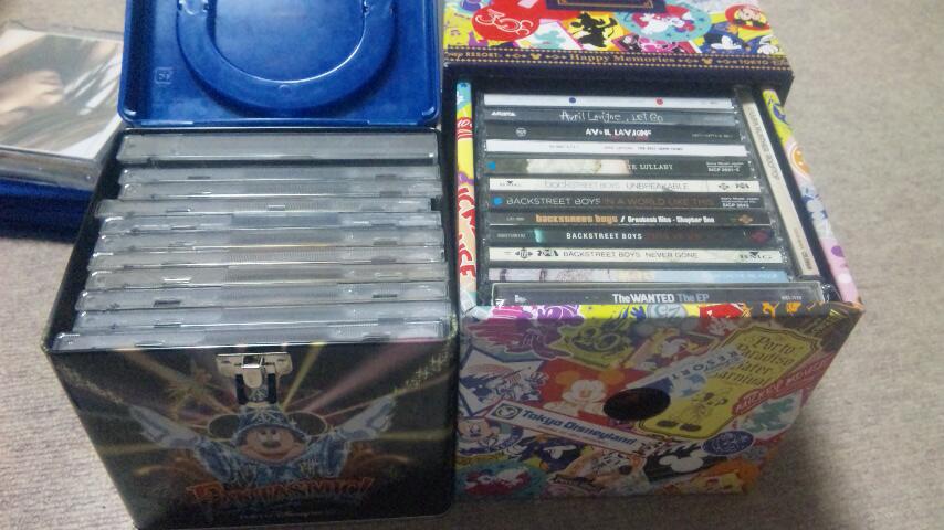 Sachi Cdの整理にはもってこいのディズニーのbox この30thのboxとファンタズミックの缶 はcd入れるために作られたのかと思うほどきれいに収納できる ぴったりすぎて気持ちが良い Http T Co Uubqwrtdrg Twitter