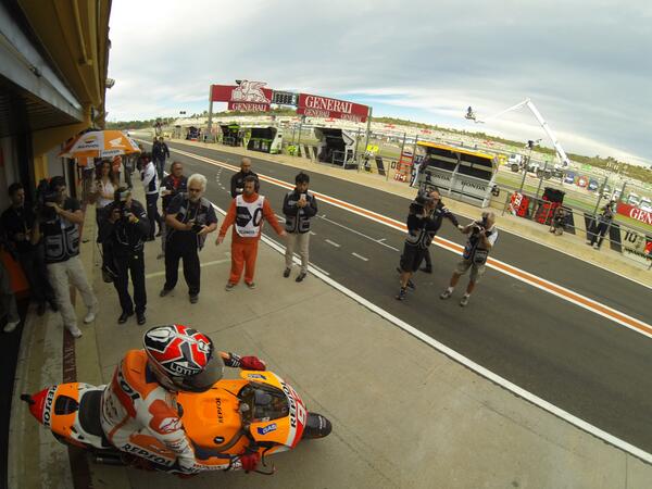 TobyMoody's tweet image. MM93 heads out. Getting colder here in Valencia; Honda's enemy...
#GoProOnAStick