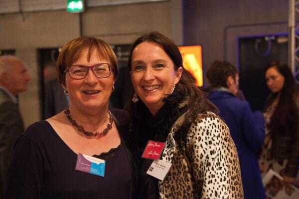 MiedemaNicole's tweet photo. Bijzondere ontmoeting voor mij met @AngelaVanBebber, inspirerende powervrouw, schrijfster van:"Eindelijk, ik leef!" http://t.co/ihVX0egsWD