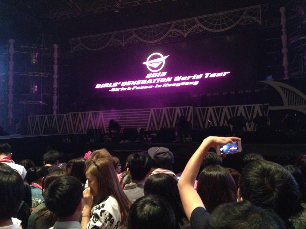 [PIC][08/09/10-11-2013]Hình ảnh mới nhất từ "2013 Girls' Generation's World Tour – Girls & Peace in HongKong" của SNSD BYnz4NsCQAAp1ic