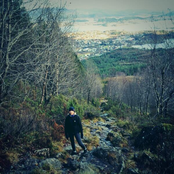 GroElis's tweet image. Venter på snø....