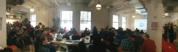 kosamari's tweet image. full house at #FinTechHack #mongoDB