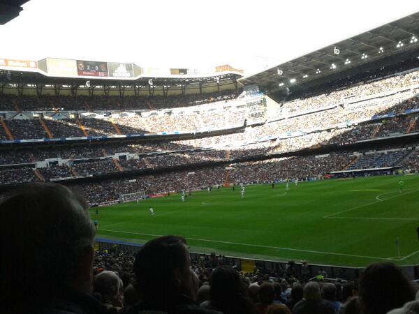 antoniocastejon's tweet photo. Esto tira pa goleada #santiagobernabeu http://t.co/4kOnV4Bhc4