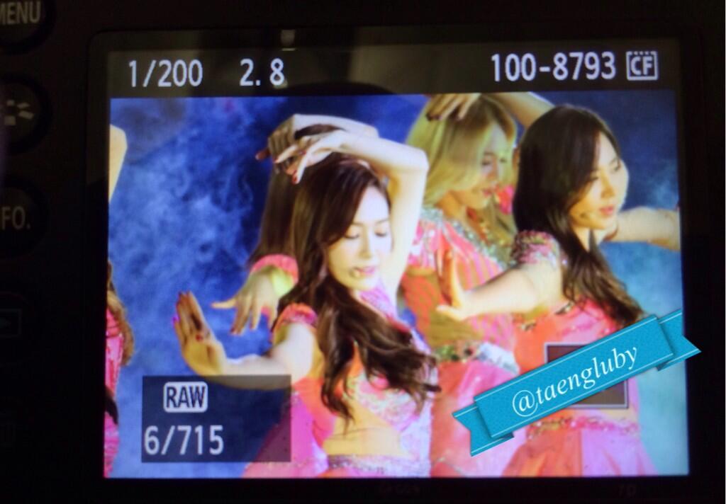 [PIC][08/09/10-11-2013]Hình ảnh mới nhất từ "2013 Girls' Generation's World Tour – Girls & Peace in HongKong" của SNSD - Page 3 BYo9_fICUAAQJtZ