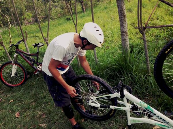 tebleh's tweet photo. kebanan dik @inudnud http://t.co/RFhwMhZ9Wt