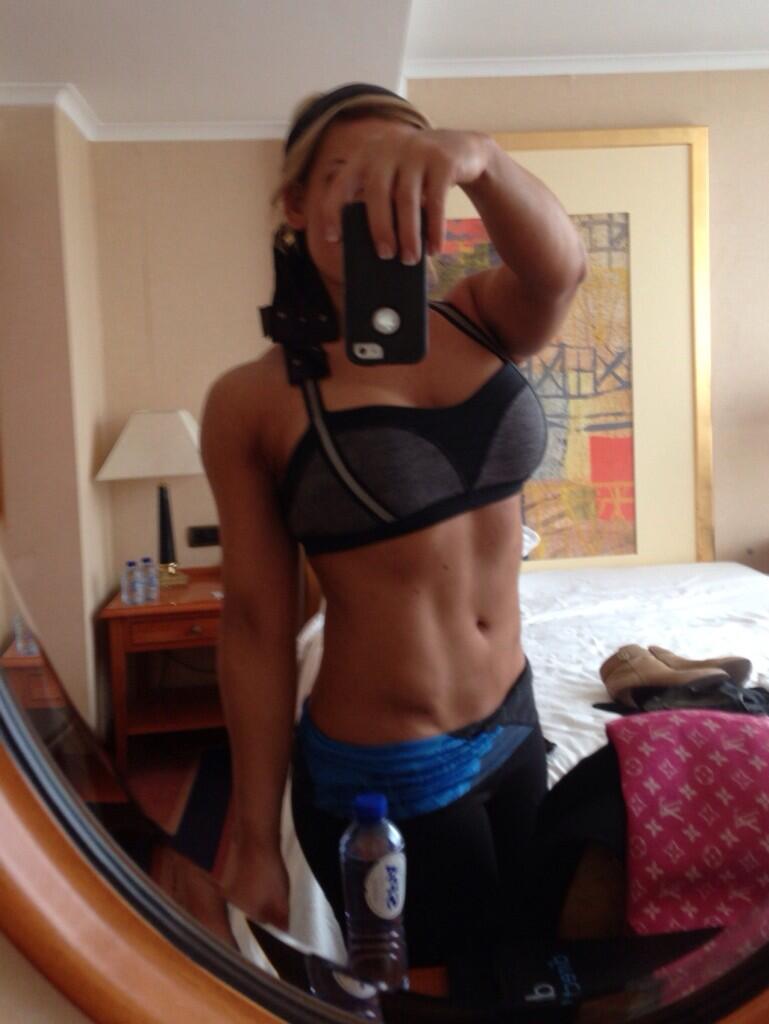 BYoHtC_IYAAid7A.jpg:large