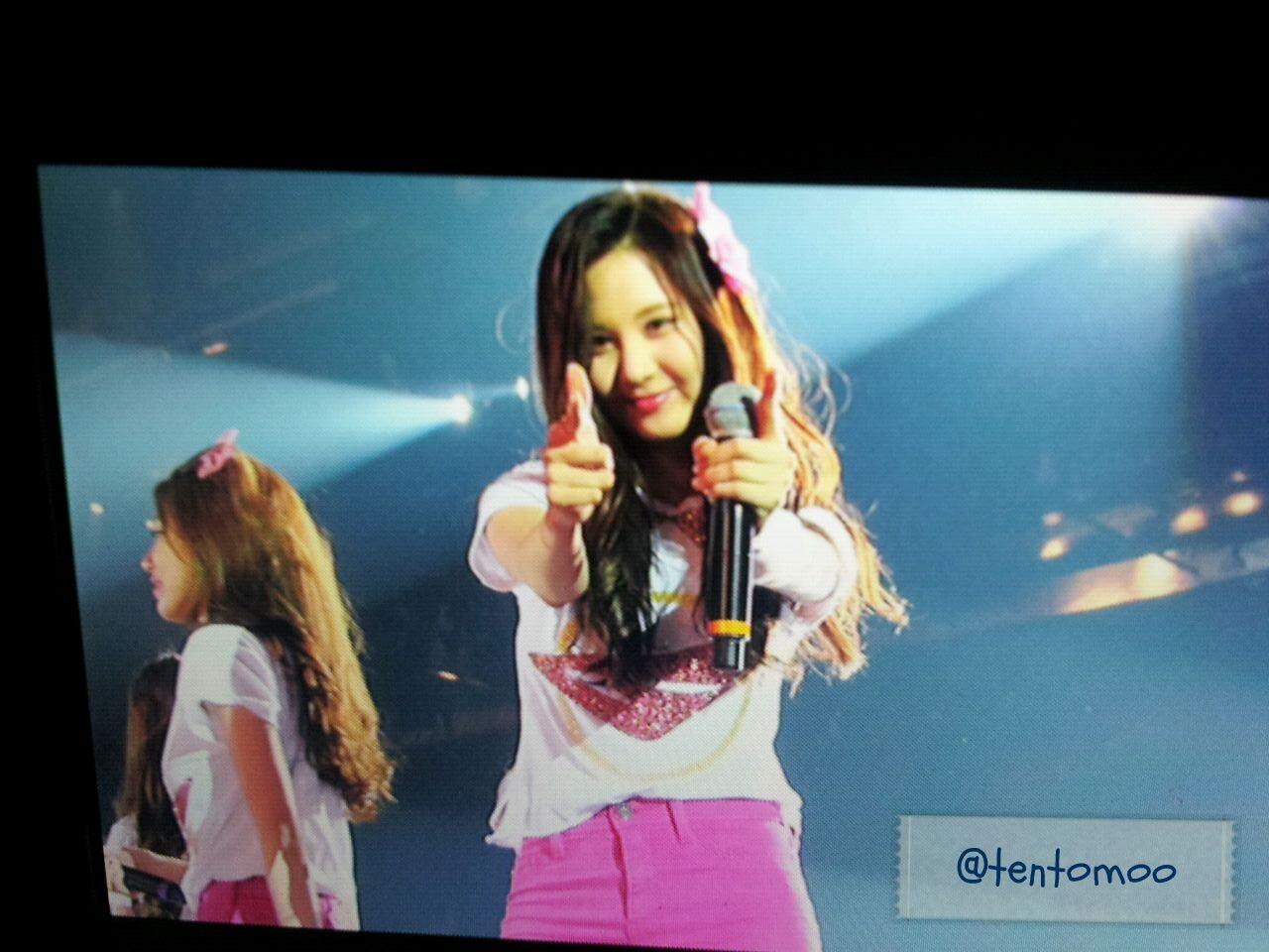 [PIC][08/09/10-11-2013]Hình ảnh mới nhất từ "2013 Girls' Generation's World Tour – Girls & Peace in HongKong" của SNSD - Page 2 BYosSYHCIAAMGeW