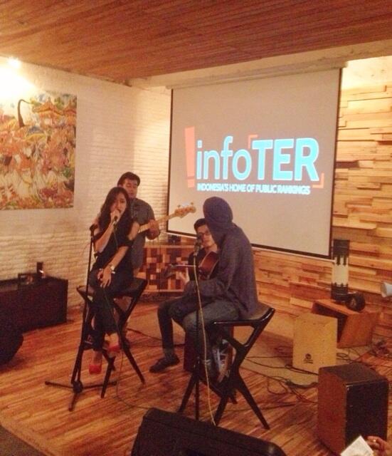 Sendok Garpu on The Stage <a href="/SGbandofficial/">SG</a>