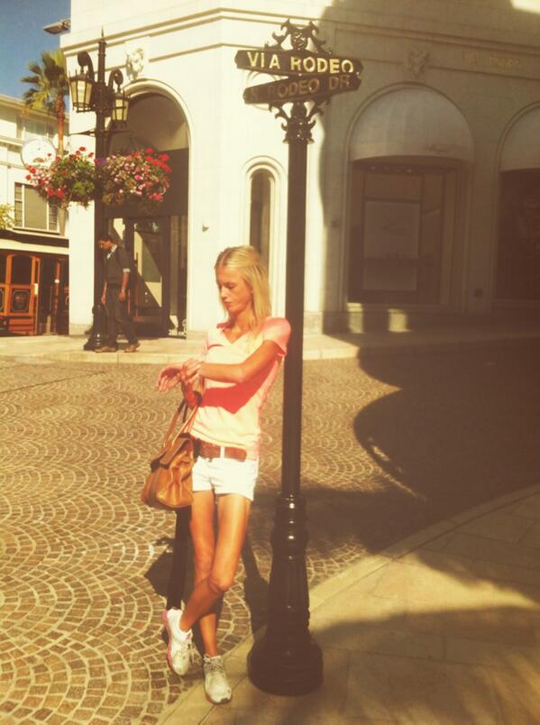 Blixxxt's tweet photo. Crazy shopping in Beverly Hills! Looks ok;) http://t.co/dYG1QBy59o