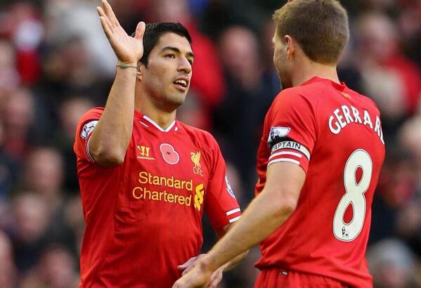 LFCFansCorner's tweet photo. Suarez and Gerrard http://t.co/q4FdYORMjT
