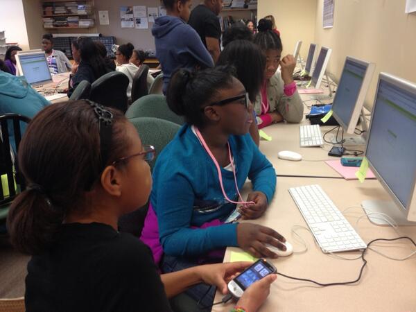 SupernovaSouth1's tweet photo. RT @ShaunaReporter The girls are building #andriod apps with MIT's app inventor #BlackGirlsCode http://t.co/lRO7yEtXSq #SupernovaSouth