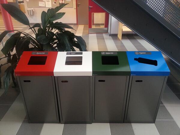 renasamfunnet's tweet photo. Skolen resirkulerer! Kast søpla di i riktig kasse og bidra til en bedre verden ;p Les mer: http://t.co/RhRoYIpoLc http://t.co/v3urXCBcOH