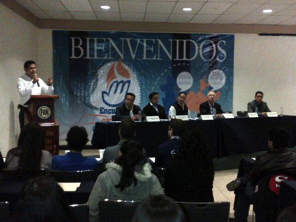 hectordela's tweet photo. @luisbnava @panchdominguez @pumapan @Enrique_Vega_C "Hermanamiento de Secretarias Accion Juvenil Jalisco y Querétaro" http://t.co/2tJiycf5xW