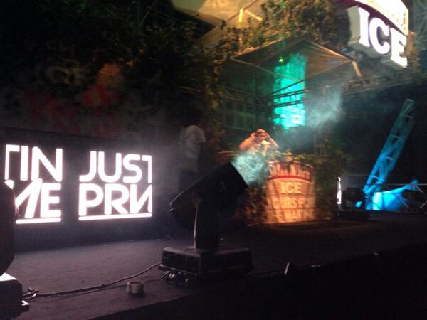 Now! DJ JUSTIN PRIME on the deck. Crazeeeeh! @SmirnoffICE_ID #popw