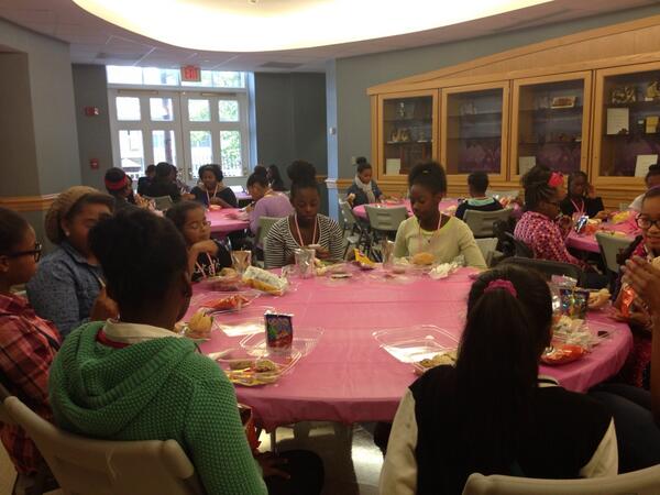 ShaunaReporter's tweet photo. Lunch time for the @Blackgirlscode tech divas! #BGCSpelman #BlackGirlsCode http://t.co/HFcRkiN94E