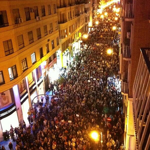 Sembla que hi ha més d'un centenar de miler de persones a la manifestació de València #RTVVnoestanca
