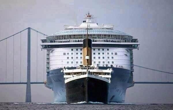 MathieuFlex's tweet photo. Le Titanic comparé à un bateau de croisière moderne http://t.co/wHDcAPYReI