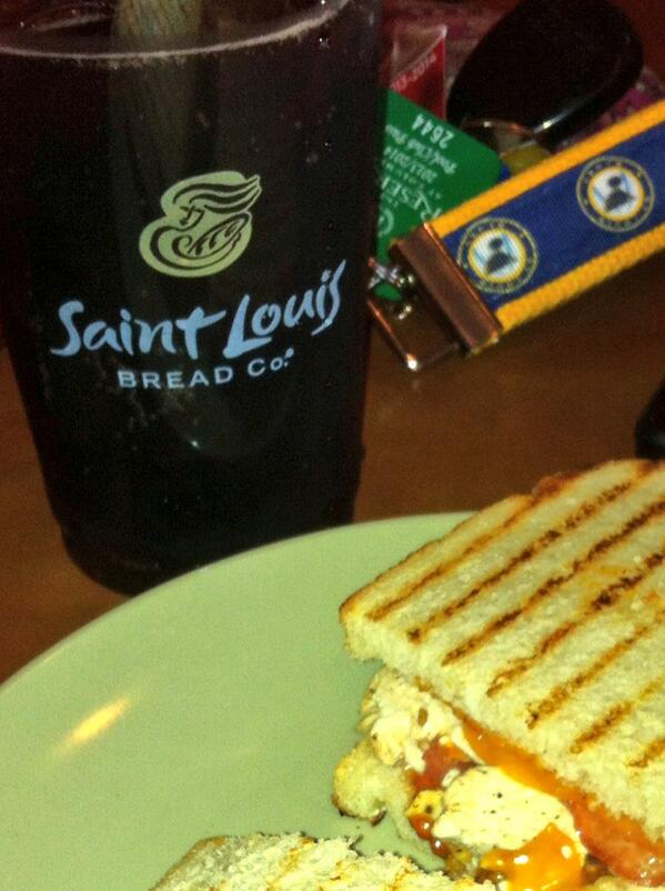 kayklutz's tweet image. It's good to be home #StLouisBreadCo #favorite #itsbreadco