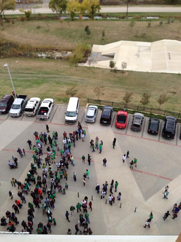 Eric_Capper's tweet image. Can't wait until last minute and not expect lines for #MeanGreen football anymore. #50Deep at kickoff.