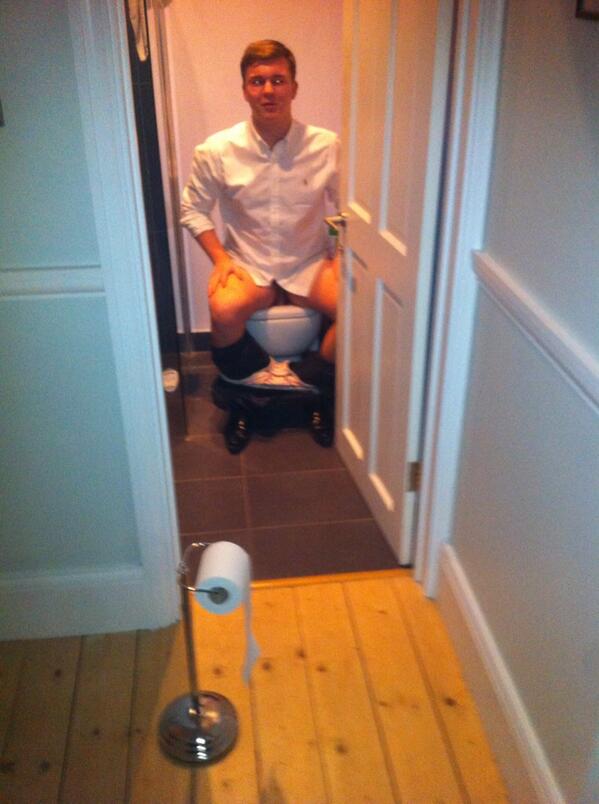JRemblance's tweet photo. The lads can be so cruel @alexhughes0 @Maxknightt @JoshGarrard  #banter #soclose #butyetsofar #lads #theshotweasel http://t.co/PtR0h5AXlp