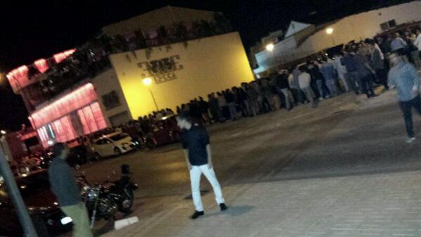 SalaEpoca's tweet photo. Esto es EPOCA!!! Sabdo noche abriendo puertas!!! http://t.co/fnZcWqeVGz