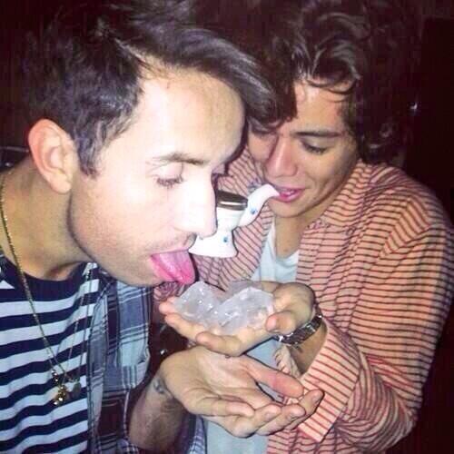 1DSuperHumans_'s tweet photo. NEW Harry and Grimmy at Alexa Chung's party tonight in London! http://t.co/ww71vm2tO6
