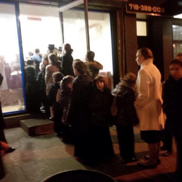 learningbucher's tweet image. Heavy line by brunch
$12 a pie