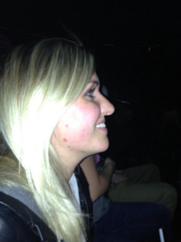 Ajay_KayMac's tweet photo. Happy Birthday schmeegles!😘💋❤ #dixiechicks #iloveher #belatedpresents http://t.co/5jVBZSVGUz