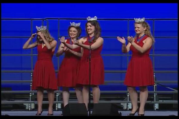 The QUEENS thanking their patents and singing right now!