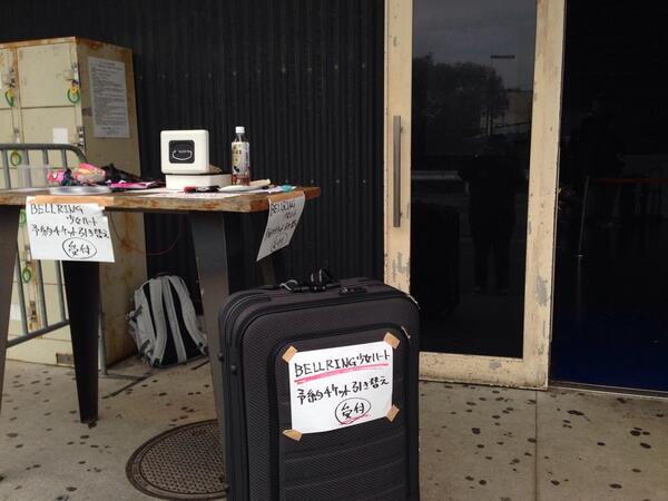 【TOKYO BOOTLEG VOL.40 -7th anniversary party-】
BELLRING少女ハート予約チケット引き換え受付場所はエントランス前のココ！46P9デフ。dude #ベルハー