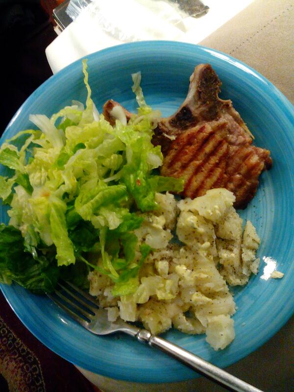 resie4's tweet photo. Dinner was amazing!!! Thanks mom! http://t.co/OP9yK96ion