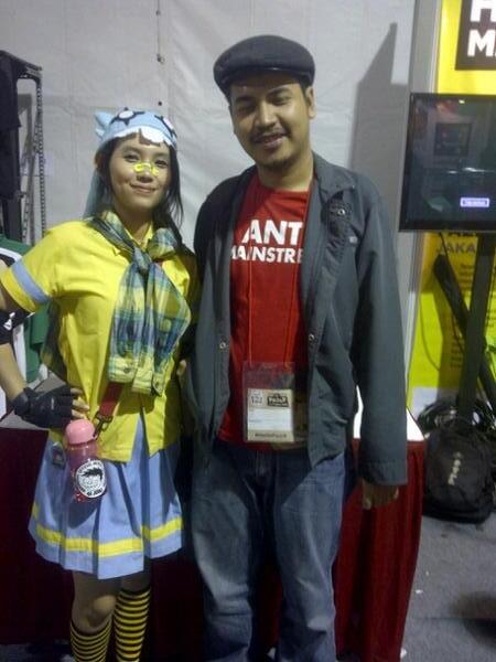Bukune's tweet photo. Belom sah ke #Hellofest9 kalo belum ketemu kreator @JukiHoki > @FazaMeonk #Hellomaster dan borong komiknya http://t.co/P7lTzPesTS