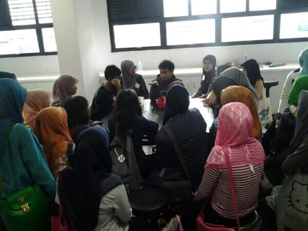 OpenHouseFK's tweet photo. Tour de' FK - Pengenalan laboratorium farmakologi :3 http://t.co/OMWBAse7Hy