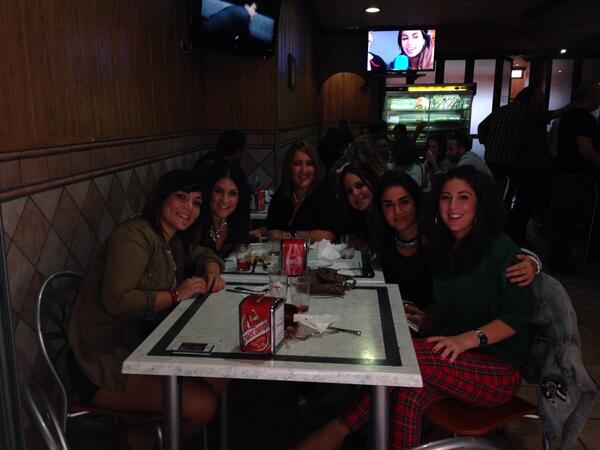 nadiuski22's tweet photo. Día de tapeo con mis Guaperrimas @FatimaCanales22 @AmparocanalesR @Paula8mr @PatriciaPonceMo  #zori http://t.co/oCq7ogDFBC