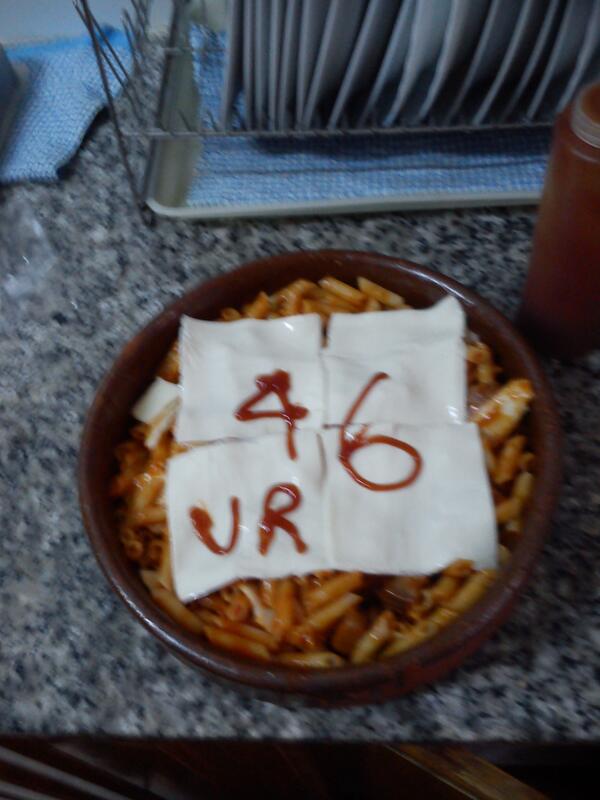 Julio46687's tweet photo. La comida de hoy dedicada para los que entienden @ValeYellow46 http://t.co/vQalDO0nAY