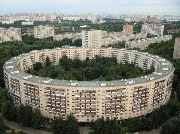 ramotion's tweet photo. Apple's Cupertino Spaceship Campus. Russian Edition. http://t.co/zxpSDWl9DO